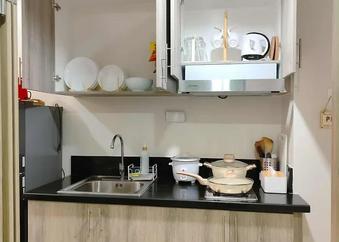 Rentals, Walking Distance To Mall Of And Near In Airport, Located In Shore Residences Apartment *